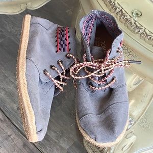 Toms Gray Suede Ankle Boots with Multicolor Laces